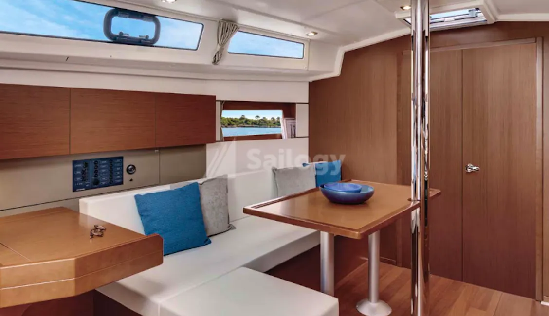 Beneteau Oceanis 38.1