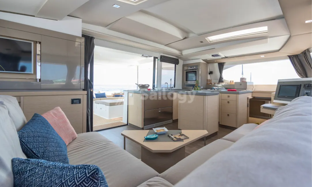 Fountaine Pajot Saona 47