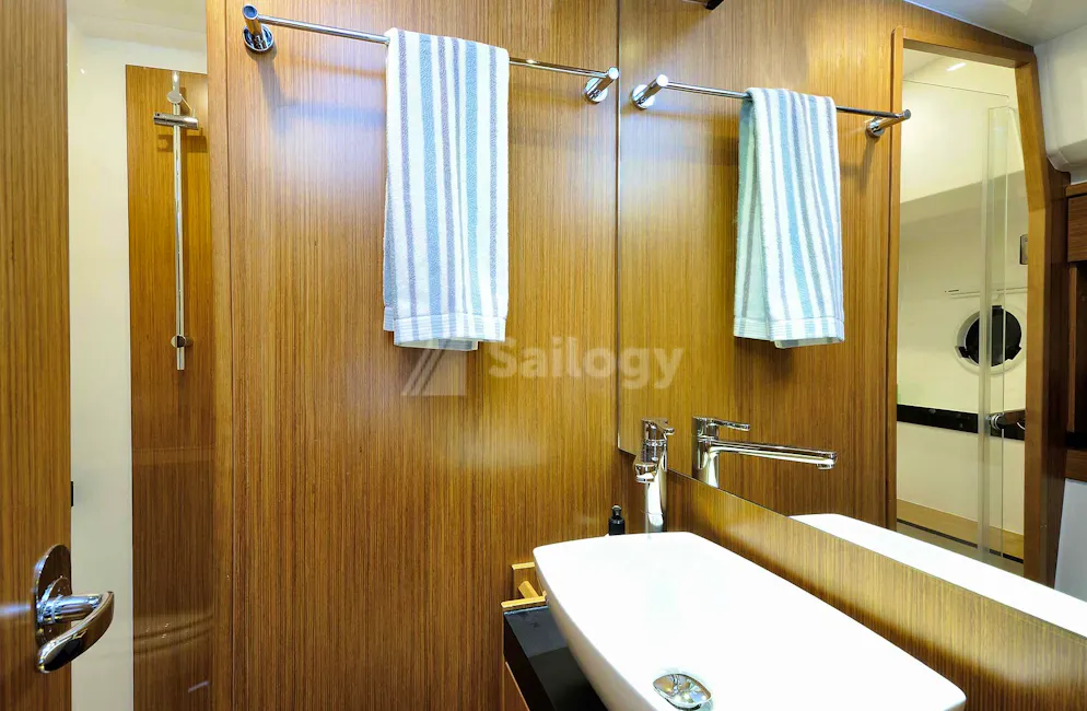 Bavaria Virtess 420 Fly