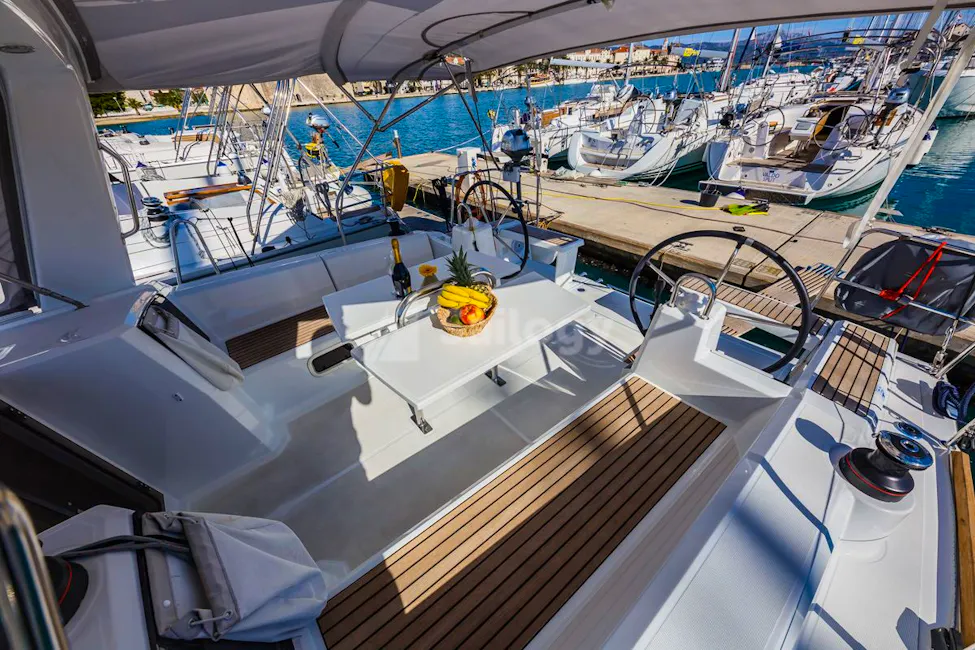 Beneteau Oceanis 38.1