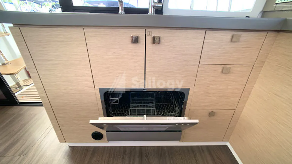 Fountaine Pajot Lucia 40