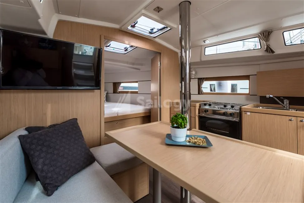 Beneteau Oceanis 38.1