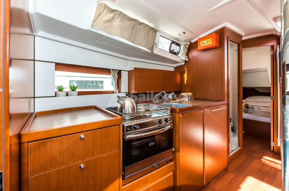 Beneteau Oceanis 38.1