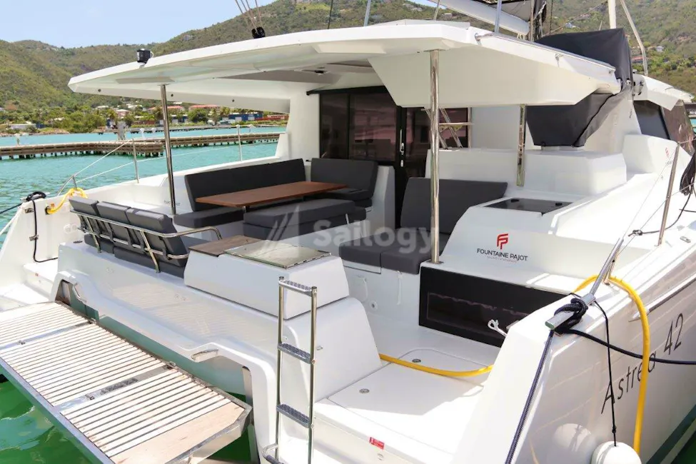 Fountaine Pajot Astrea 42
