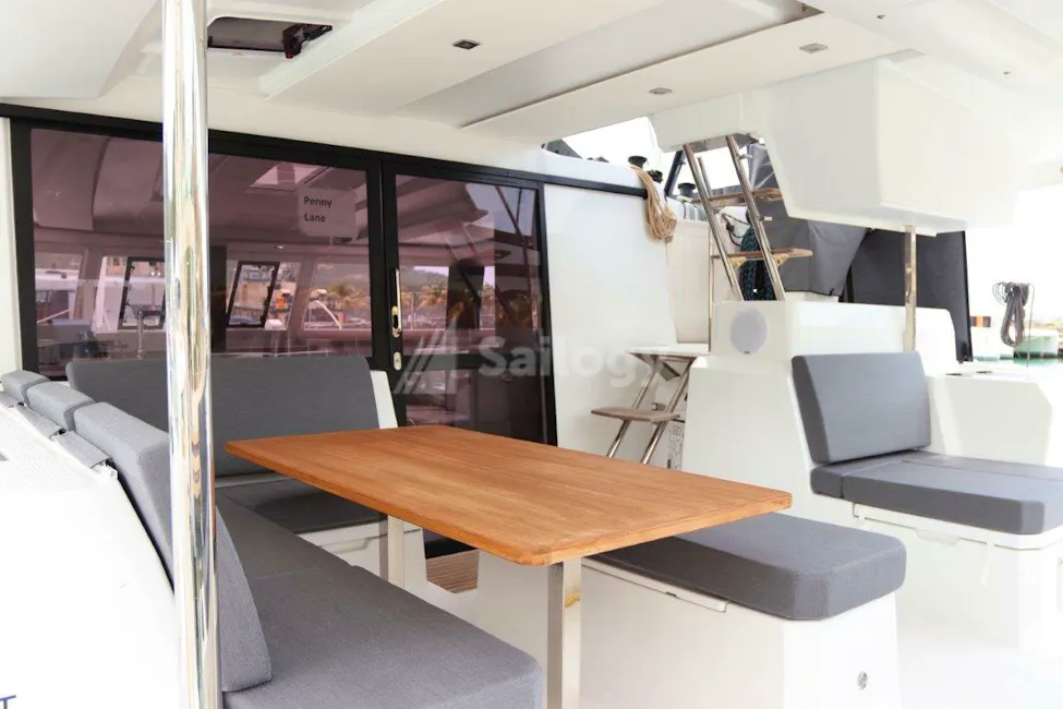 Fountaine Pajot Astrea 42