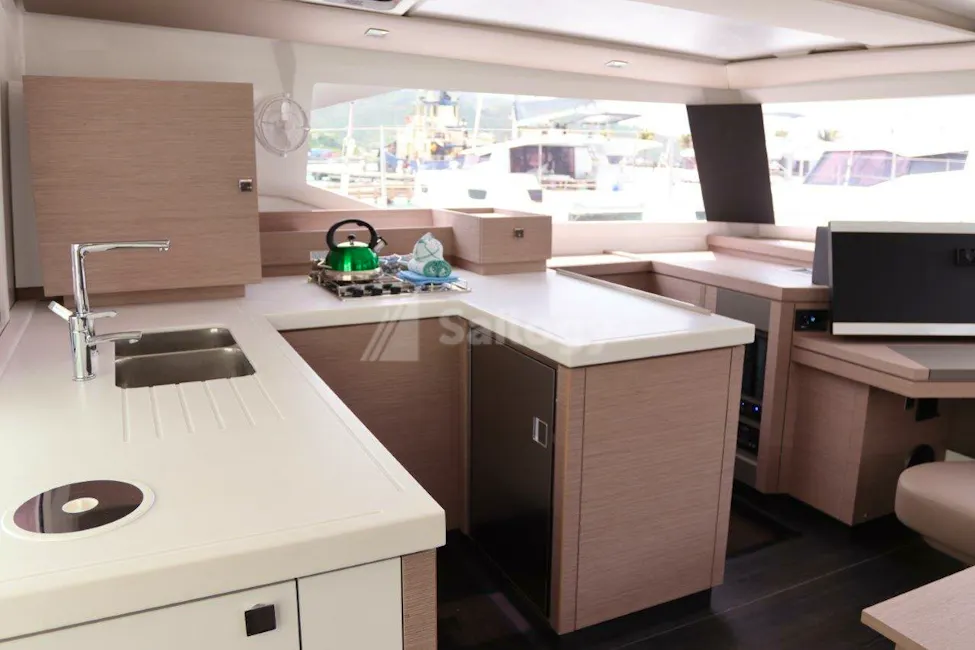 Fountaine Pajot Astrea 42