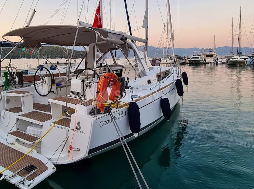 Beneteau Oceanis 38.1