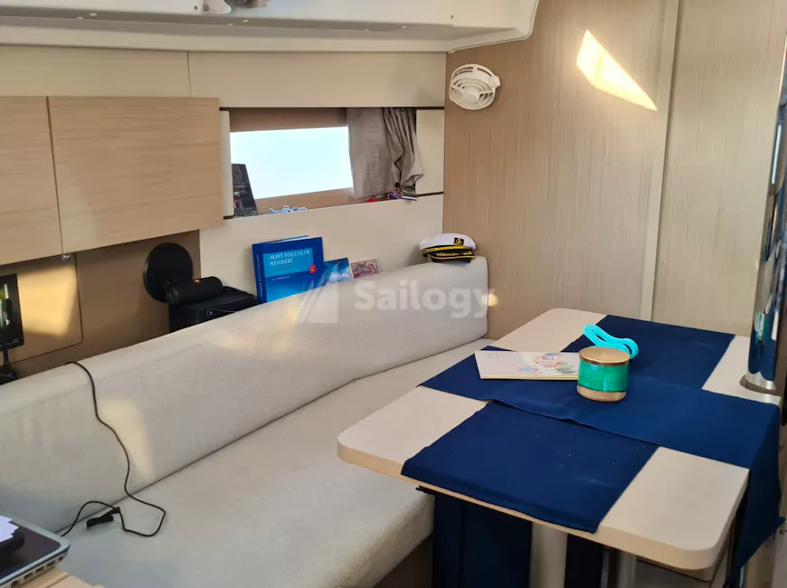 Beneteau Oceanis 38.1