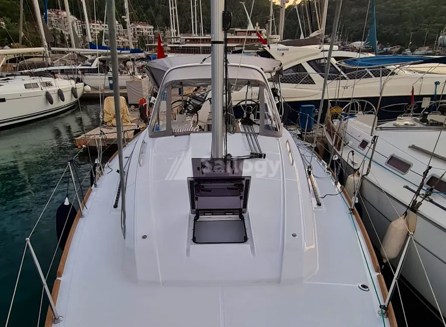 Beneteau Oceanis 38.1