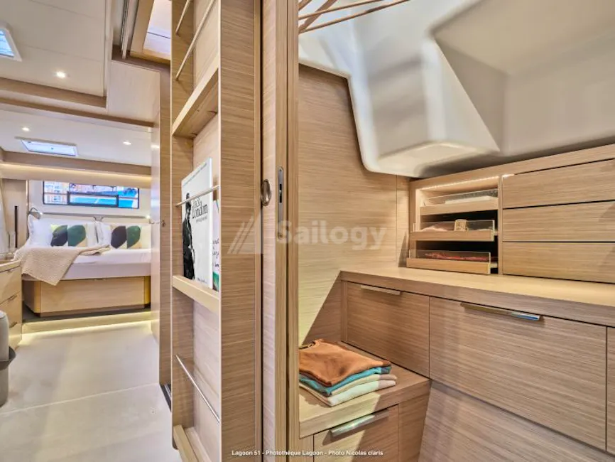 Lagoon 51