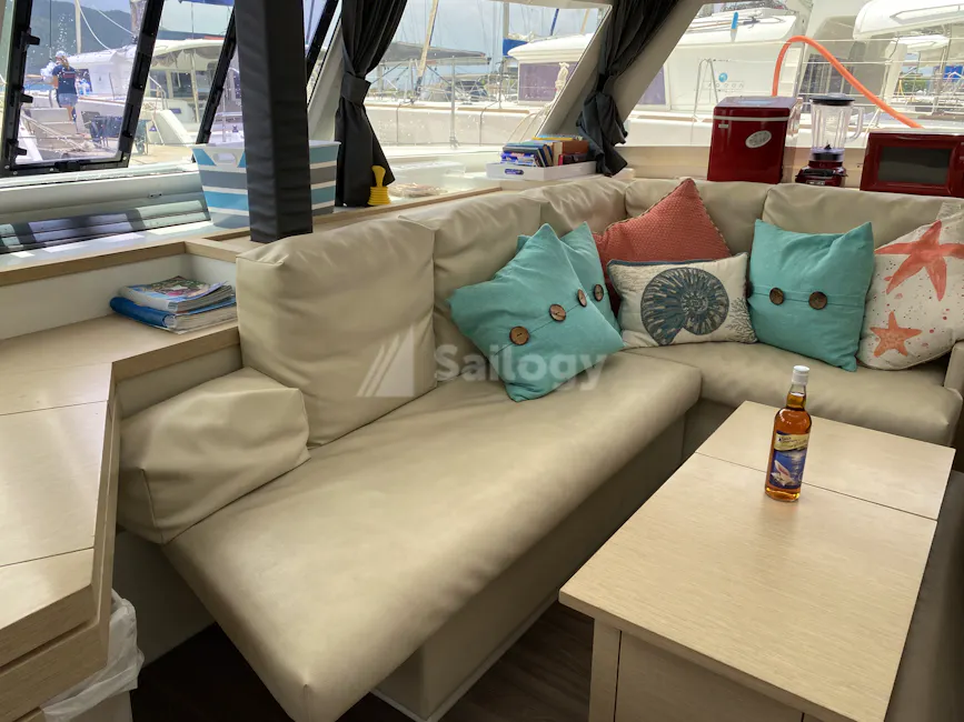 Fountaine Pajot Lucia 40