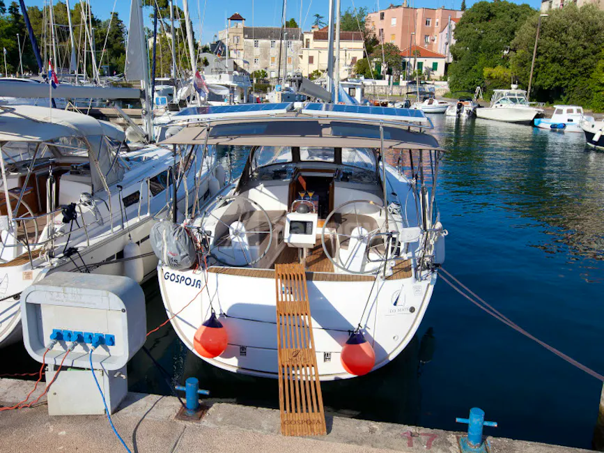 Bavaria Cruiser 37