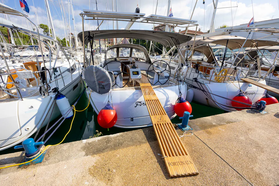 Bavaria Cruiser 37 Style