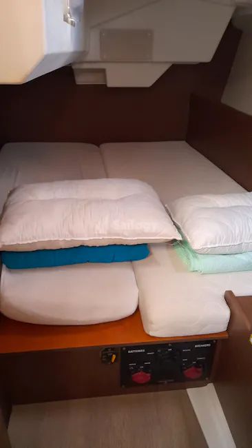 Beneteau Oceanis 38.1