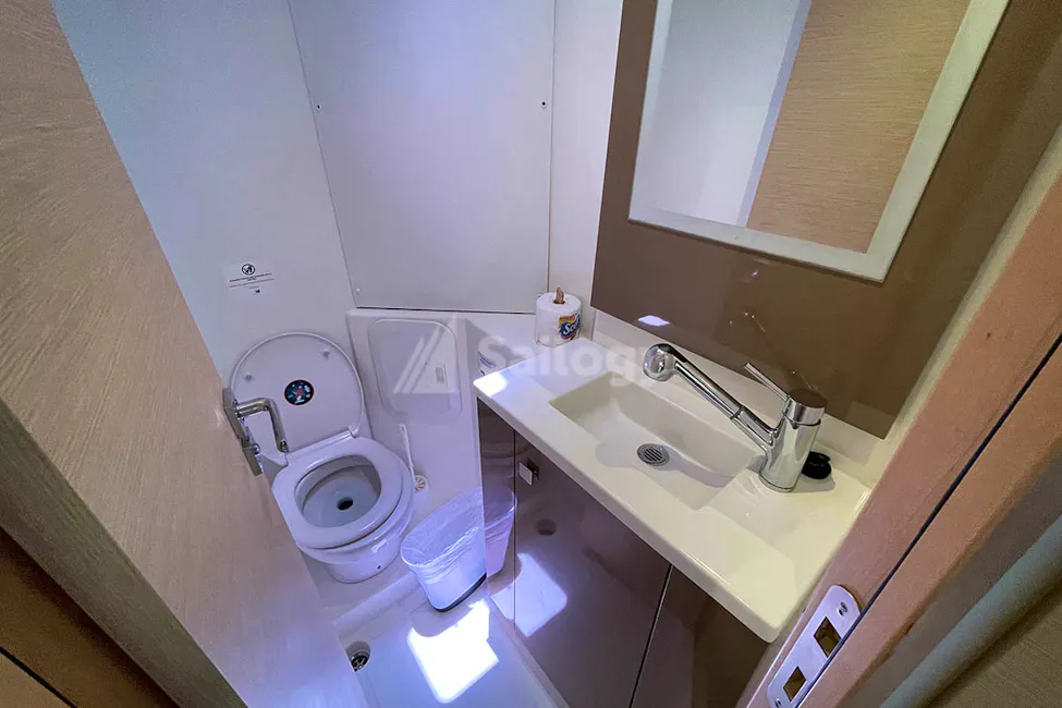 Fountaine Pajot Lucia 40