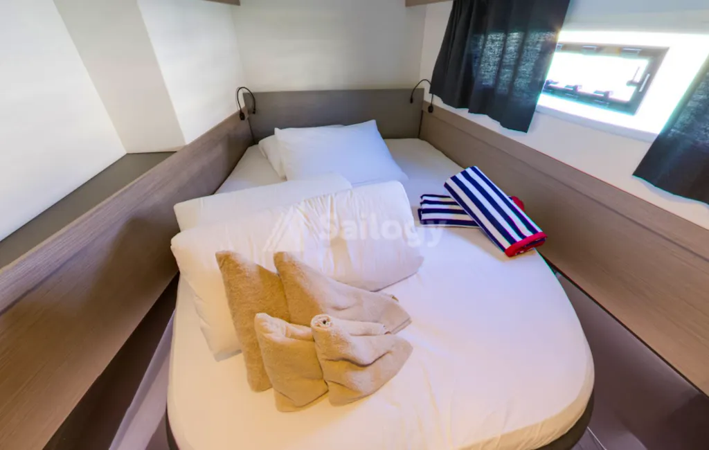 Fountaine Pajot Astrea 42