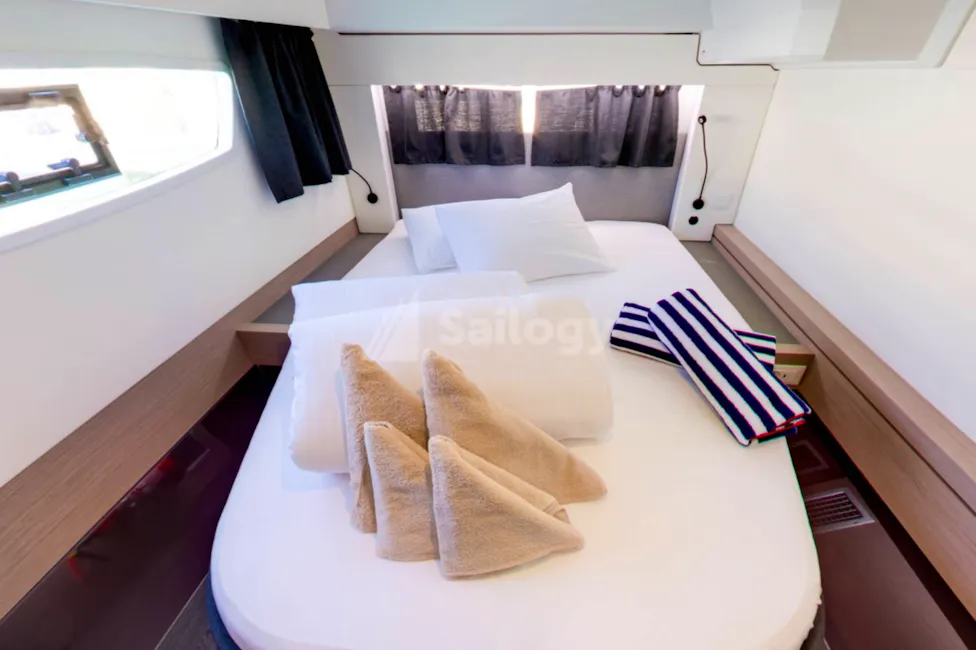 Fountaine Pajot Astrea 42