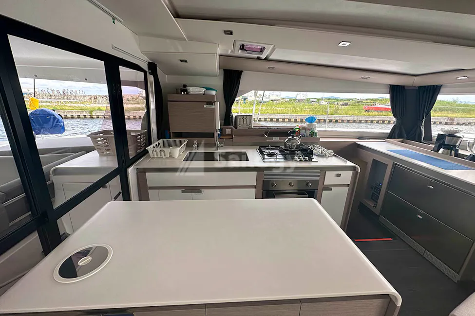 Fountaine Pajot Aura 51
