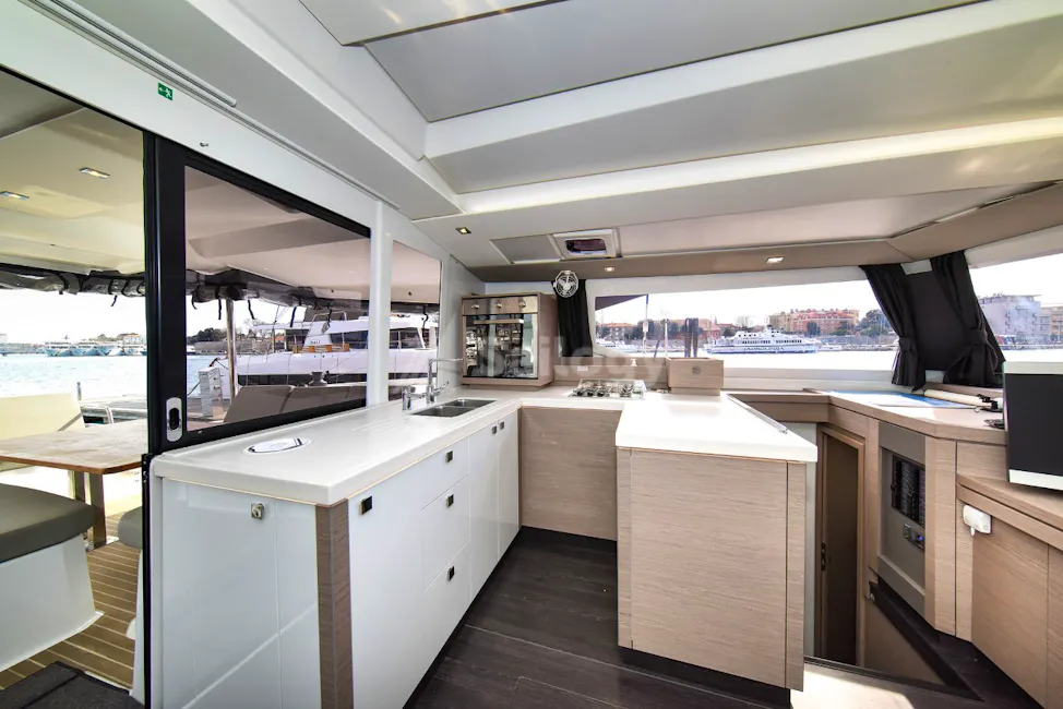 Fountaine Pajot Astrea 42