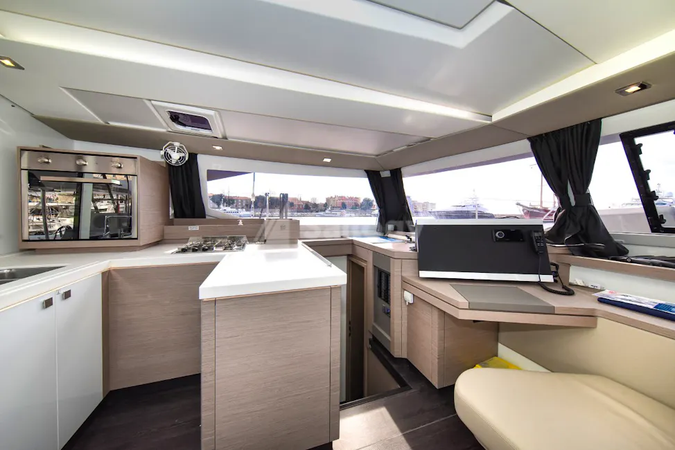 Fountaine Pajot Astrea 42
