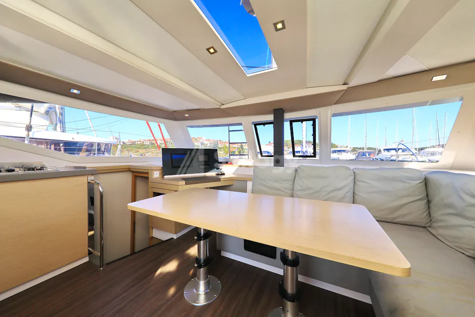 Fountaine Pajot Lucia 40
