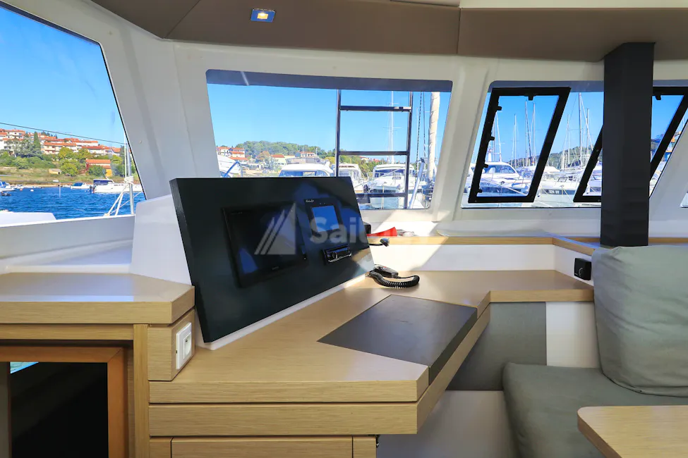 Fountaine Pajot Lucia 40