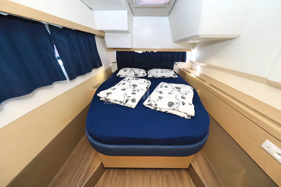 Fountaine Pajot Lucia 40