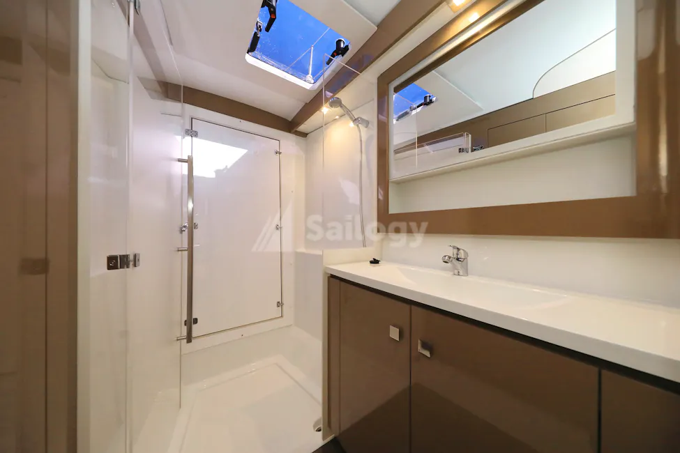 Fountaine Pajot Lucia 40
