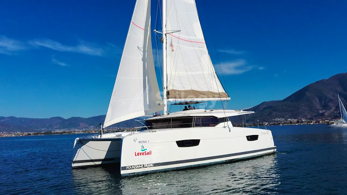Fountaine Pajot Astrea 42