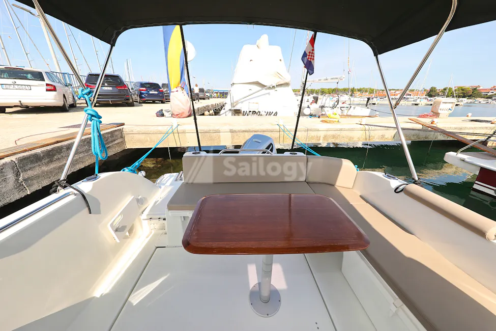 Beneteau Antares 8