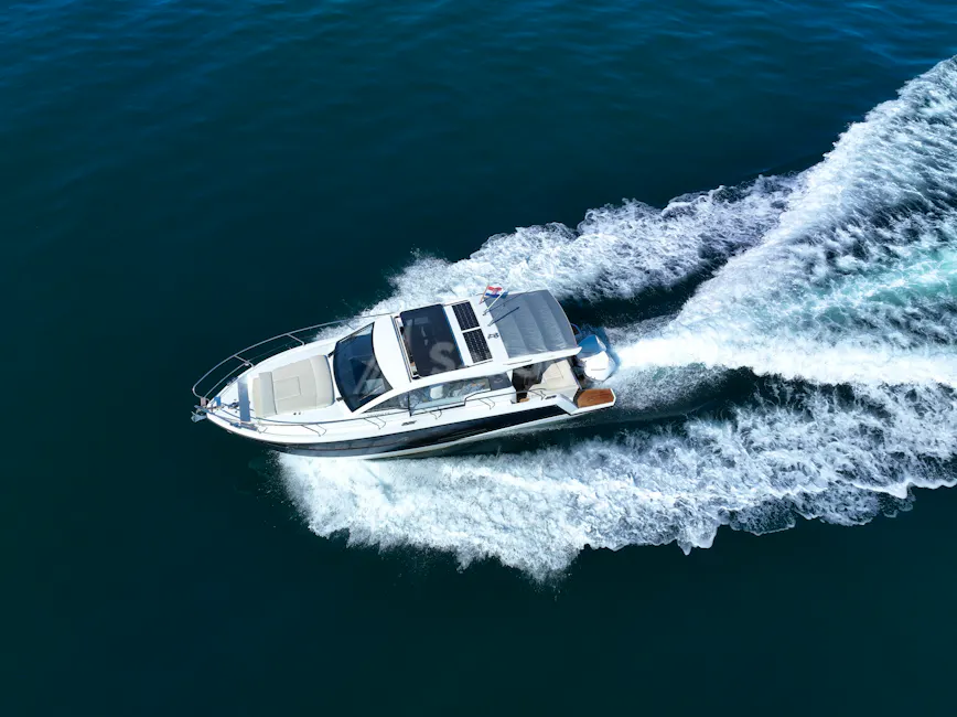 Sealine C335V