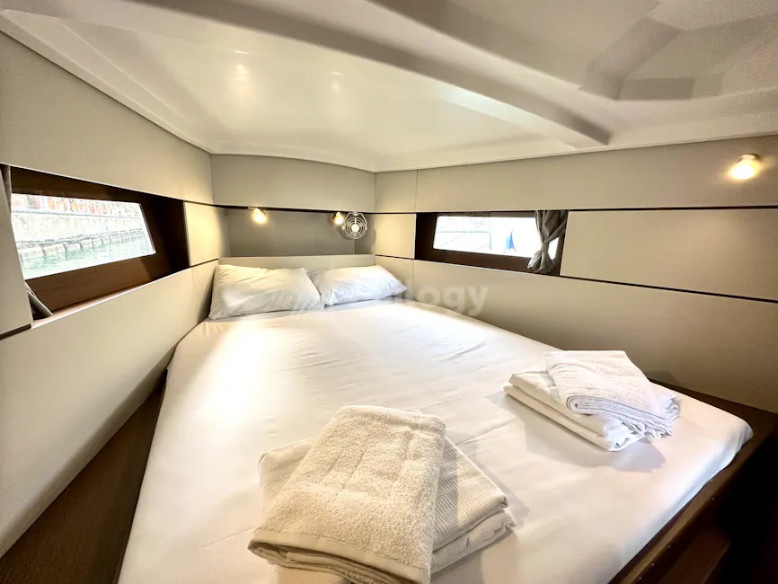 Beneteau Oceanis 38.1