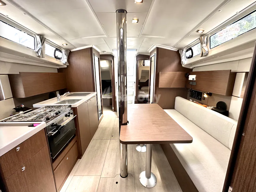 Beneteau Oceanis 38.1