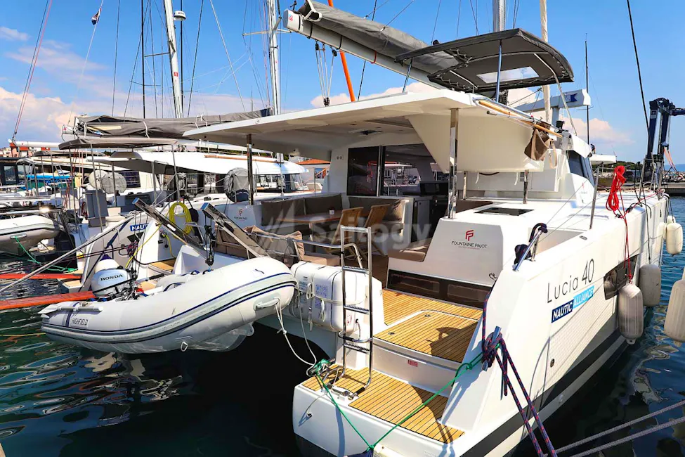 Fountaine Pajot Lucia 40