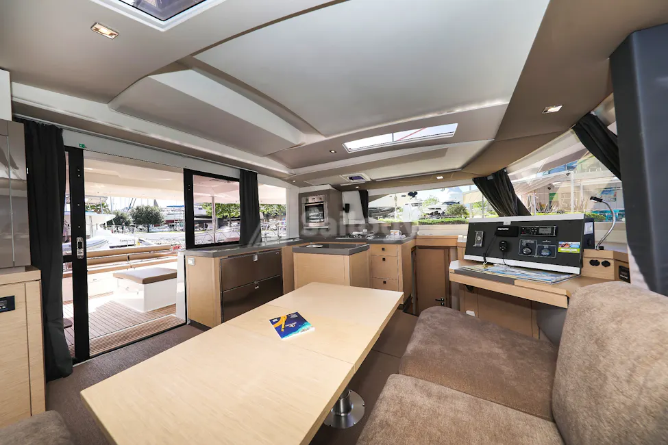 Fountaine Pajot Saona 47