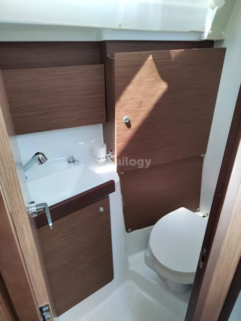 Beneteau Oceanis 38.1