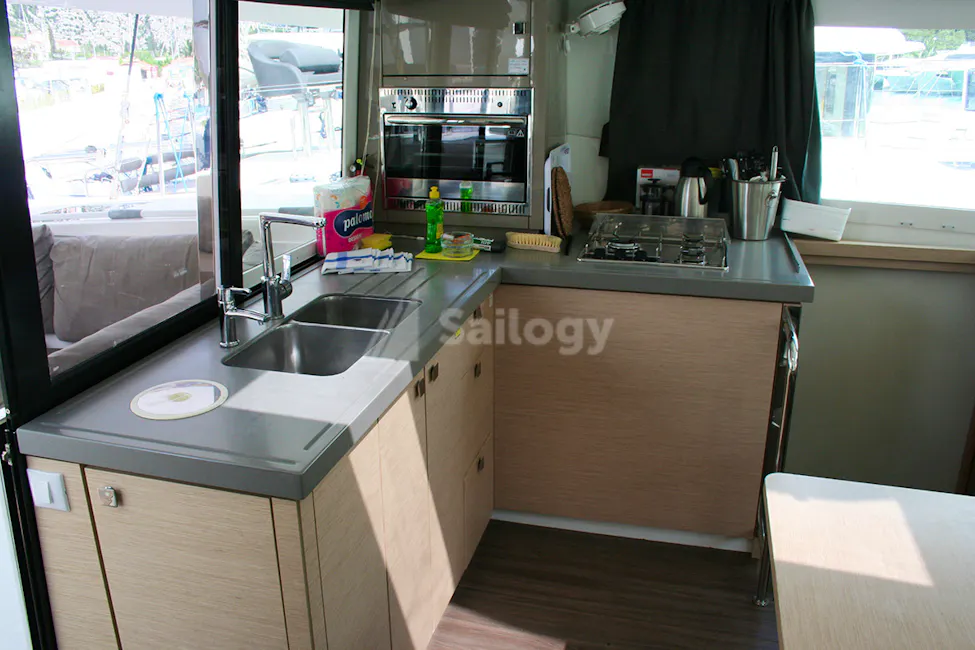 Fountaine Pajot Lucia 40