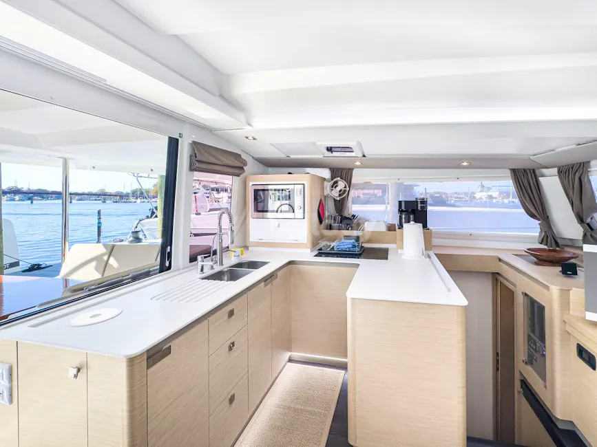 Fountaine Pajot Astrea 42