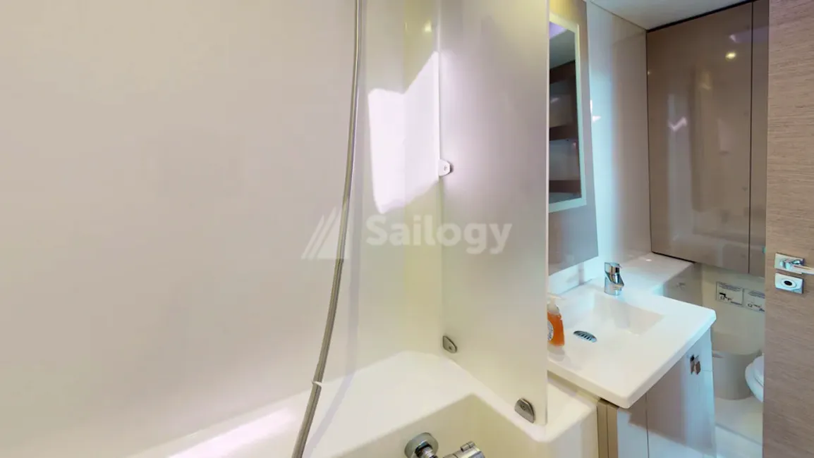 Fountaine Pajot Lucia 40