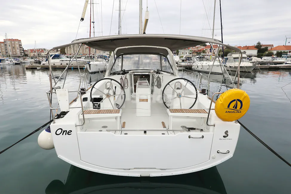 Beneteau Oceanis 38