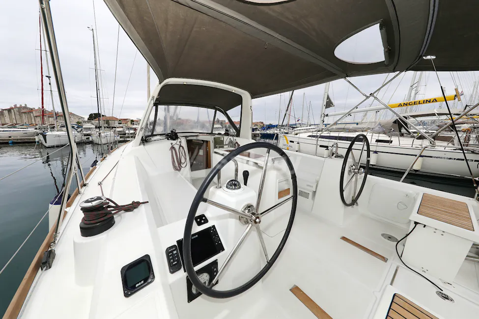 Beneteau Oceanis 38