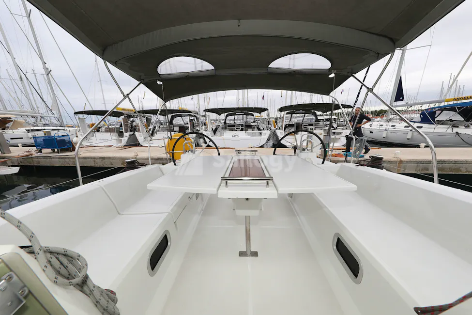 Beneteau Oceanis 38