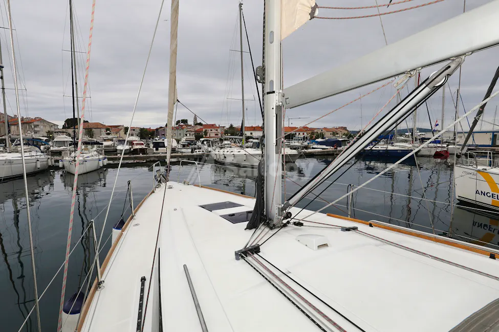 Beneteau Oceanis 38