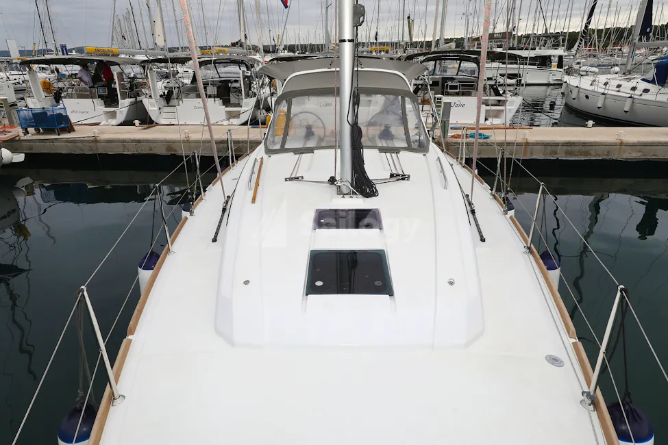 Beneteau Oceanis 38