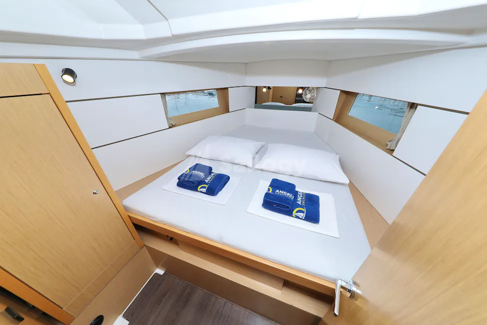 Beneteau Oceanis 38