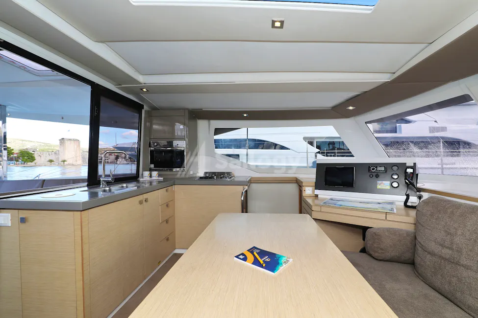 Fountaine Pajot Lucia 40