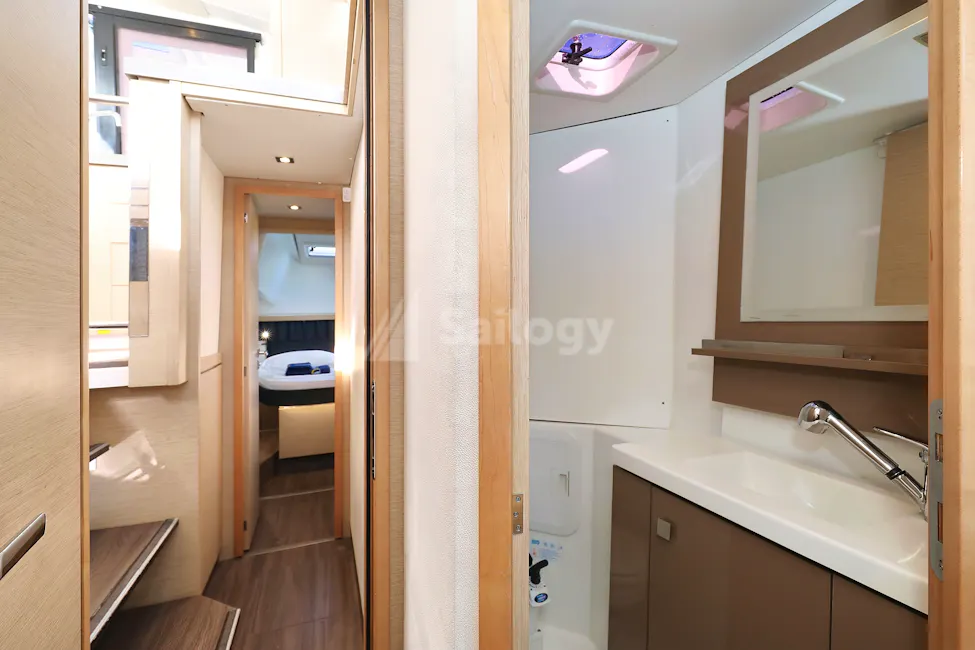 Fountaine Pajot Lucia 40