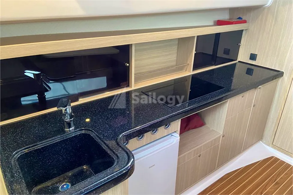 Nexus Revo 870 Electric