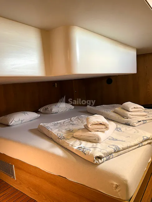 Nikhen Aquasun 34 Sedan