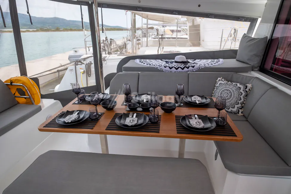 Fountaine Pajot Astrea 42